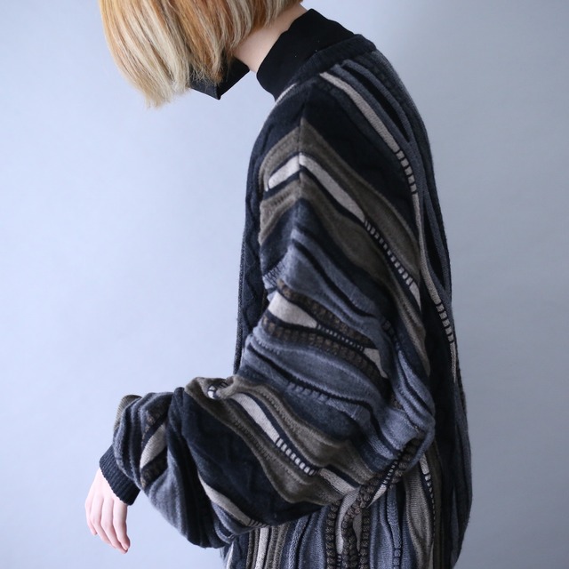 crazy waving 3D knit pattern loose silhouette sweater