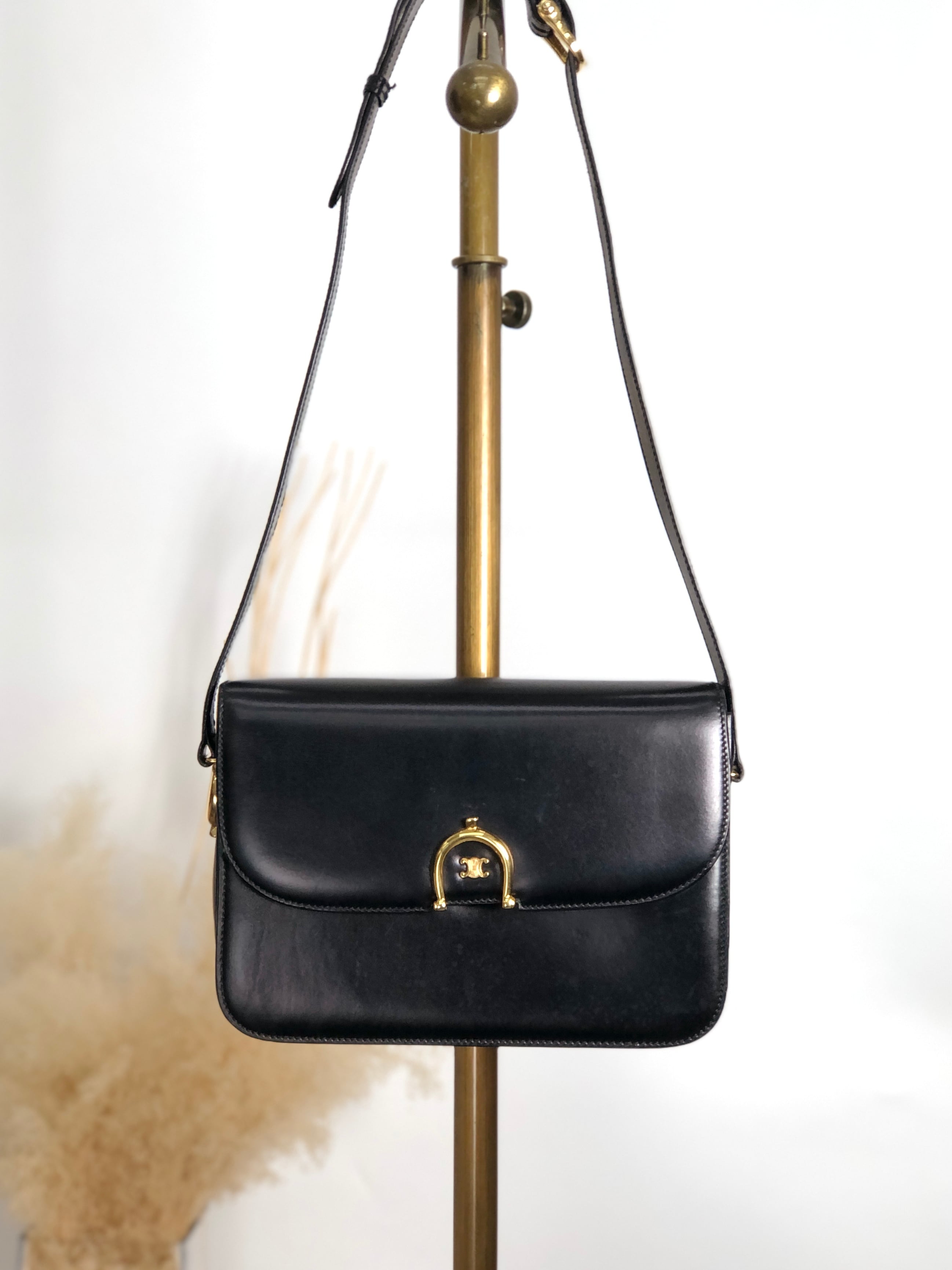 CELINE セリーヌ ショルダーバッグ ブラック トリオンフ レザー フラップ vintage ヴィンテージ オールド hvk6su