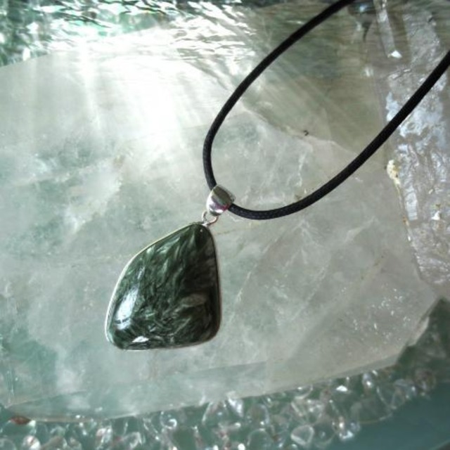 【ふたつの命】琥珀(アンバー)ペンダント　数量限定　(鎖 とコード両方付&ポシェット付）