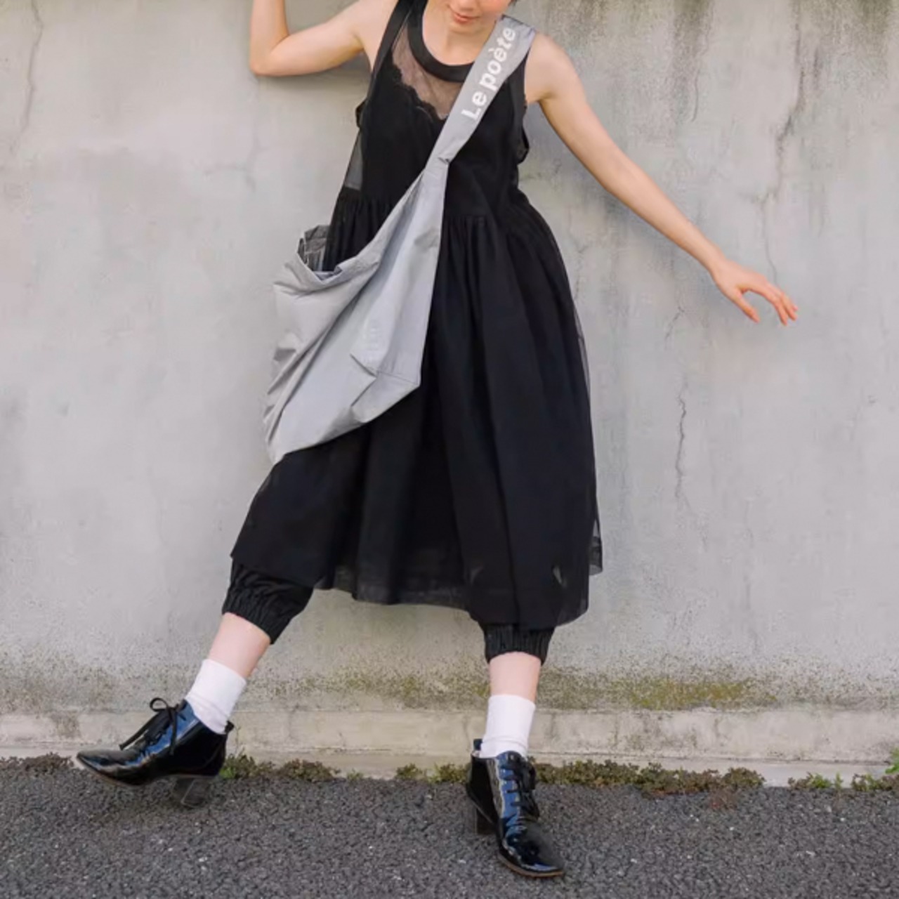 “Le poete”レタープリントラージショルダーバッグ W0115