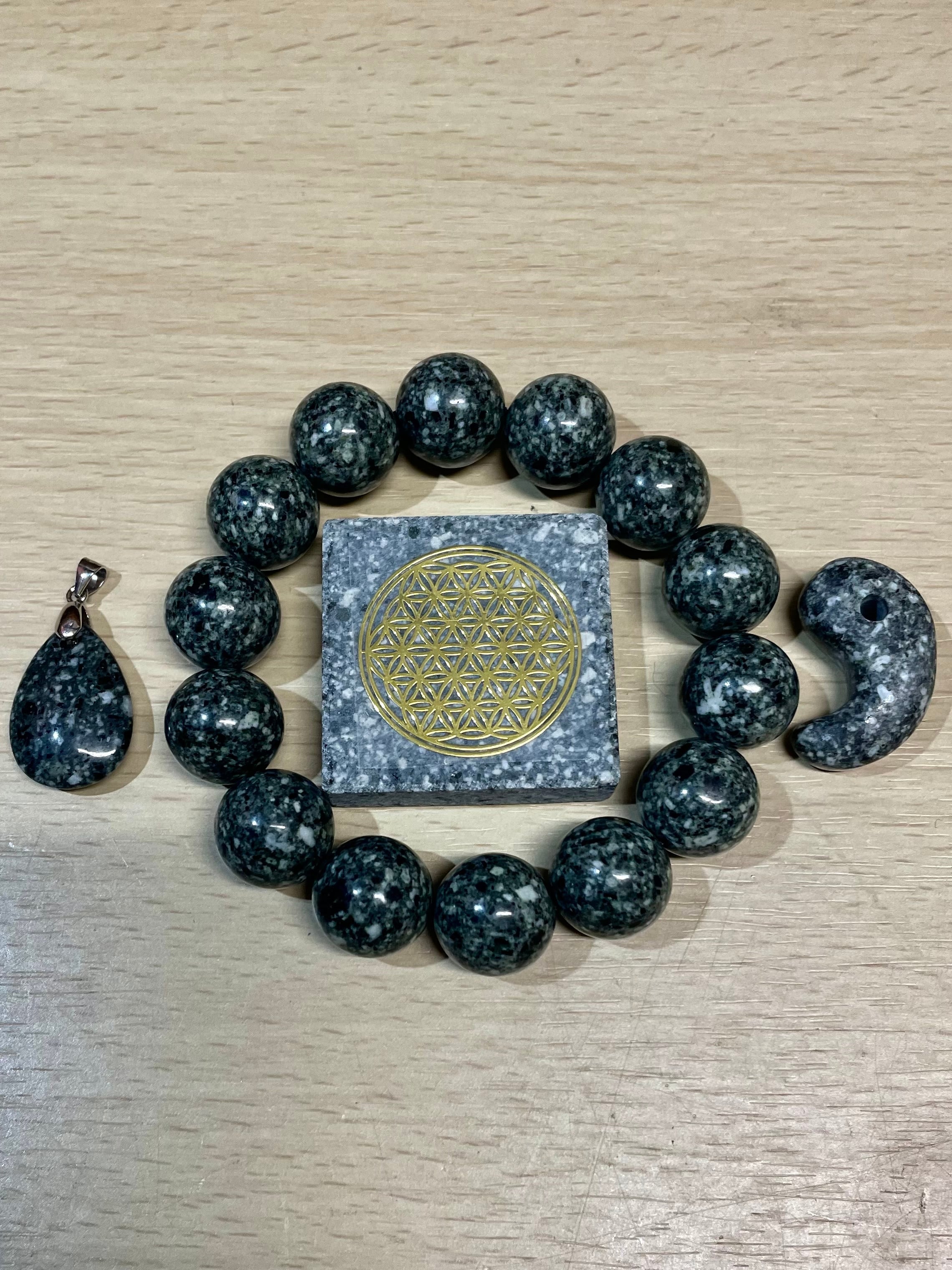 1) 霊石「遠野の石」ヒーリング・エナジープレート小型(フラワーオブ