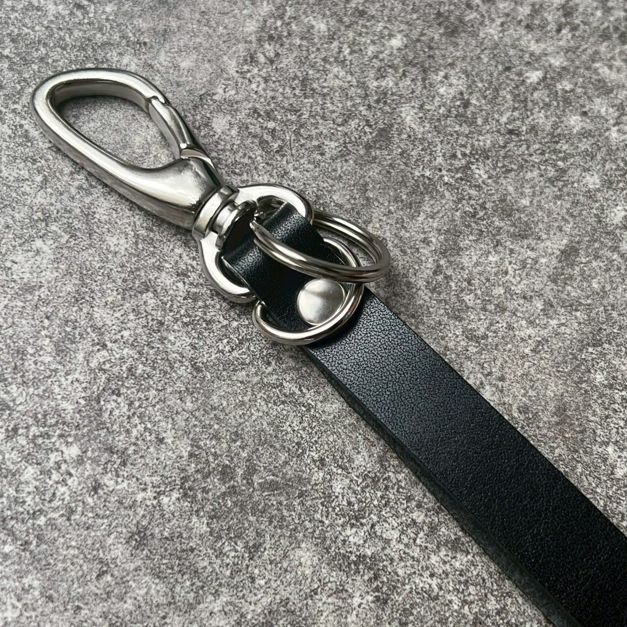 栃木レザー】片面スタッズキーホルダー T20.5-2 | Ace leather