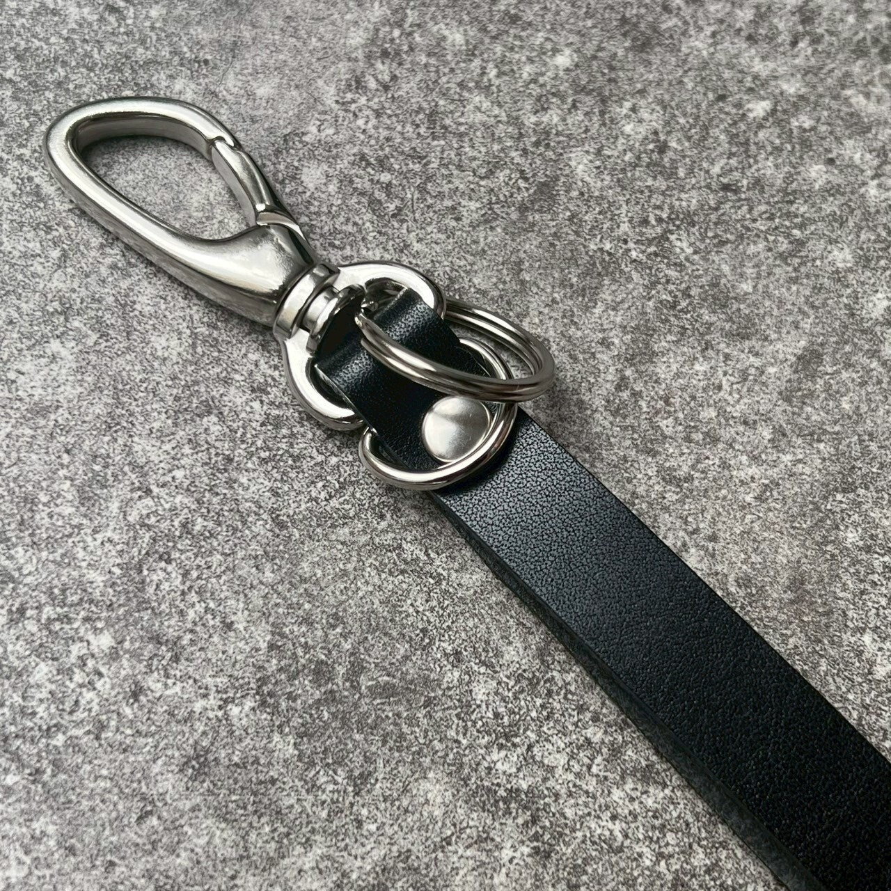 栃木レザー】片面スタッズキーホルダー T20.5-2 | Ace leather