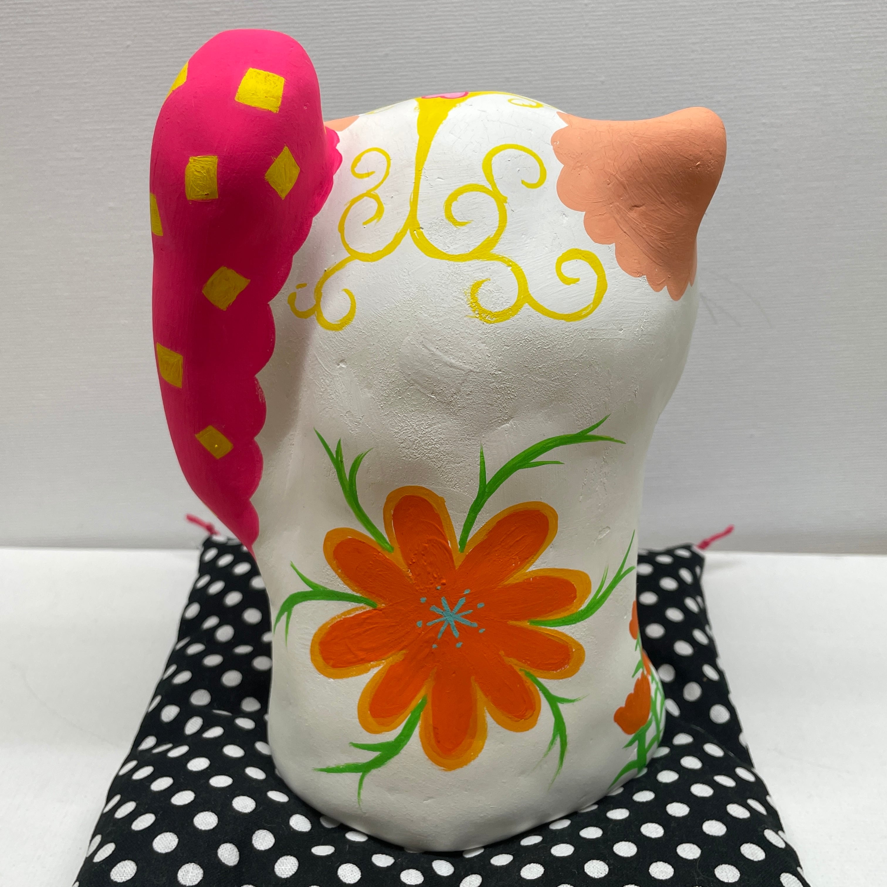 瞳が美しく前掛けがゴージャスで存在感が抜群の特大の招き猫 開運招福招き猫 | 中空工房 - ケンエレファント