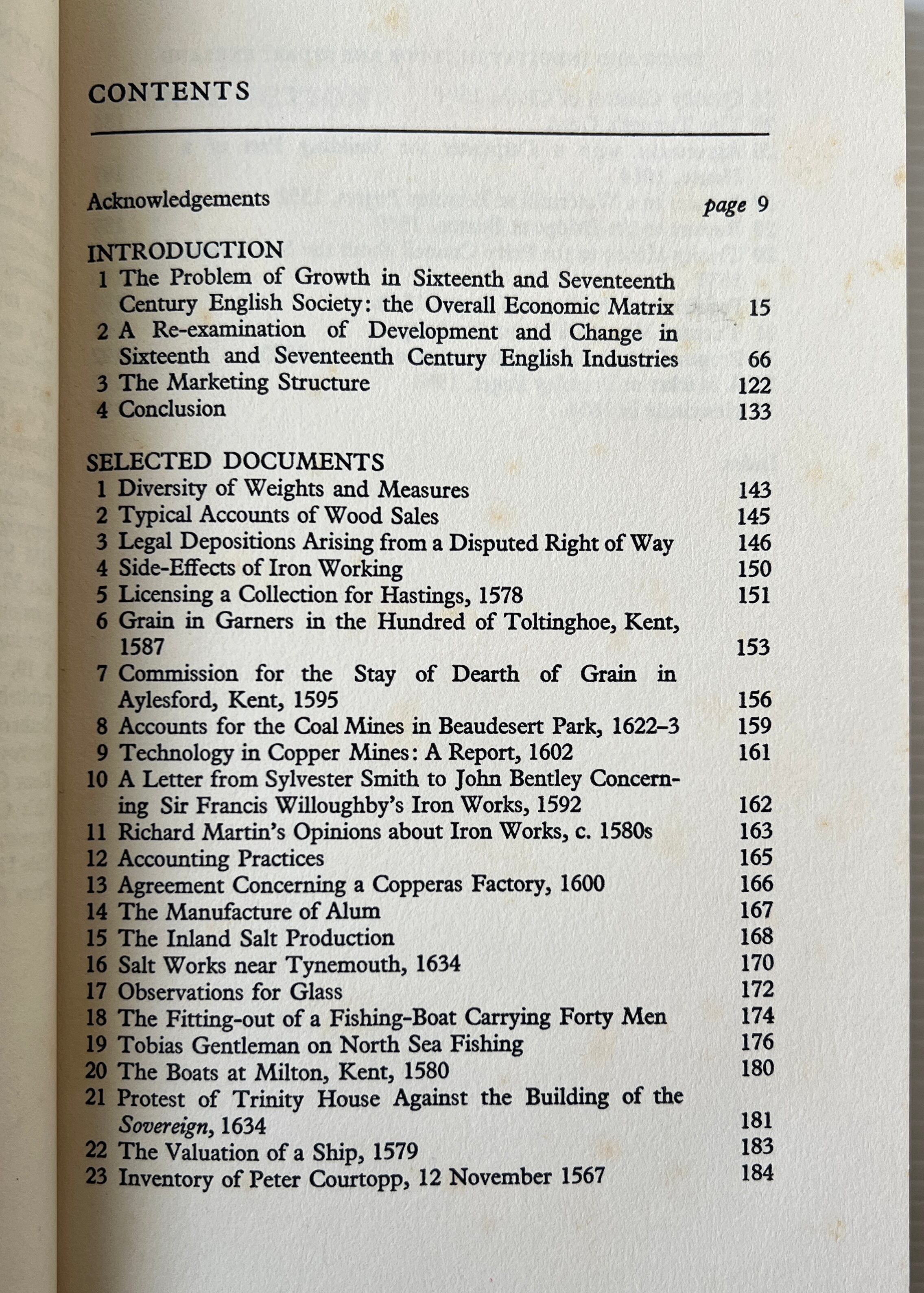 Trade and Industry in Tudor and Stuart England < Historical Problems: Studies and Documents 27> / Sybil M. Jack / George Allen and Unwin