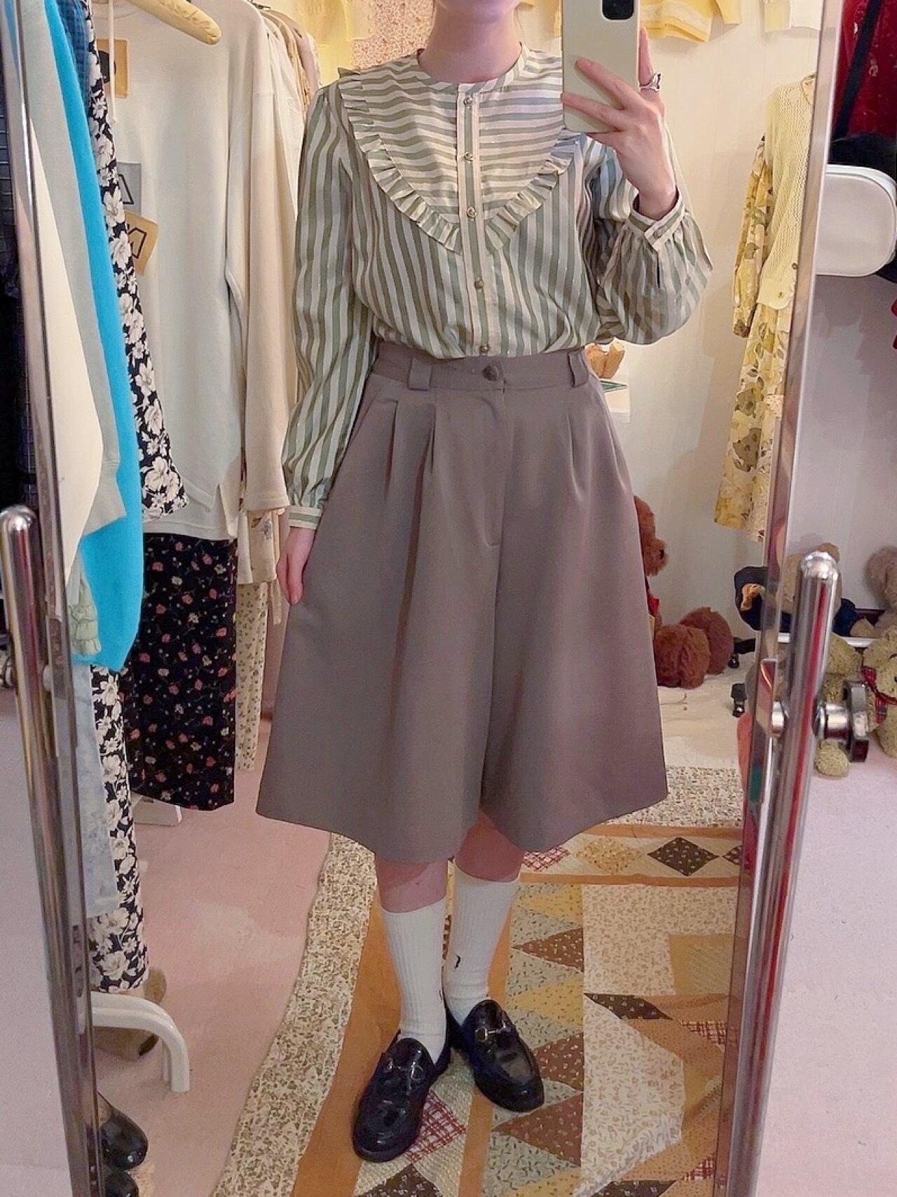 gray beige flare half pants