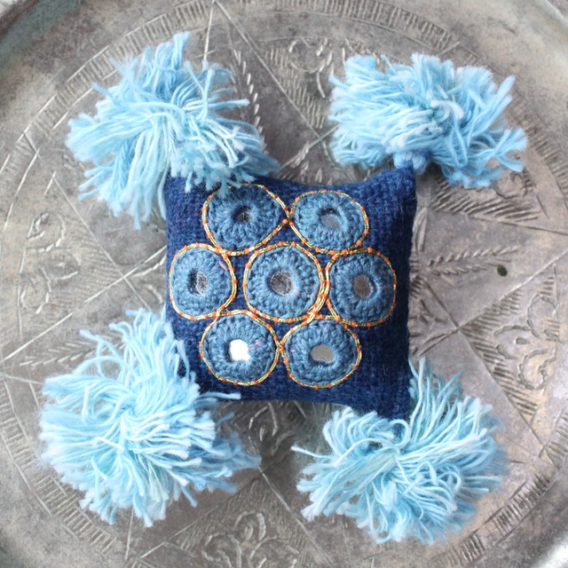 ミラー刺繍のピンクッション