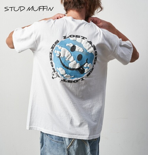 STUD MUFFIN スタッドマフィン ピグメントダイ コットン天竺 アーススマイリー サガラパッチ 半袖 Tシャツ メンズ トップス ホワイト 314-02560