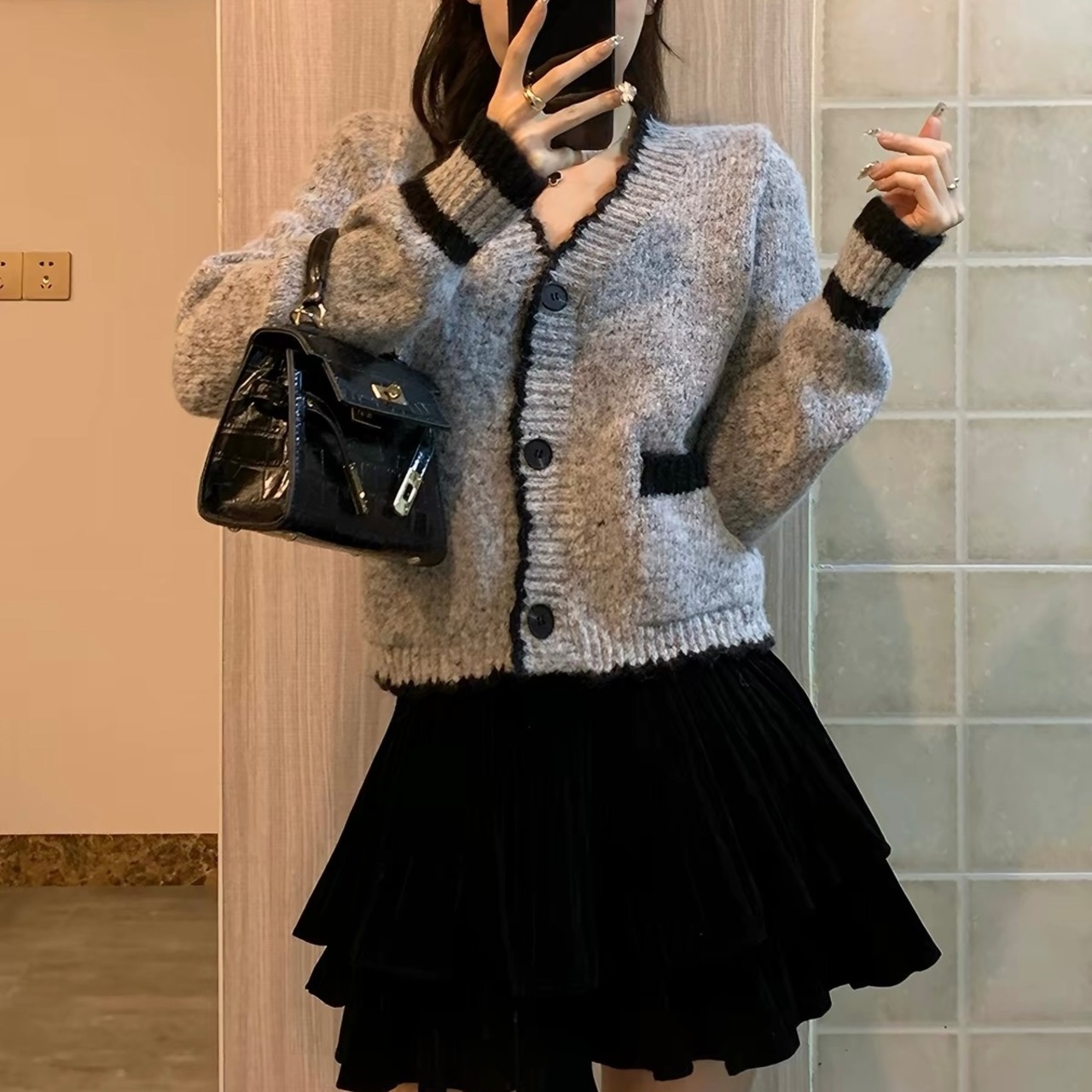 V-Neck Contrast Trim Floral Knit Cardigan