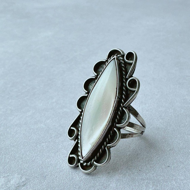 【J313】ヴィンテージ マザーオブパール　ナバホ　リング