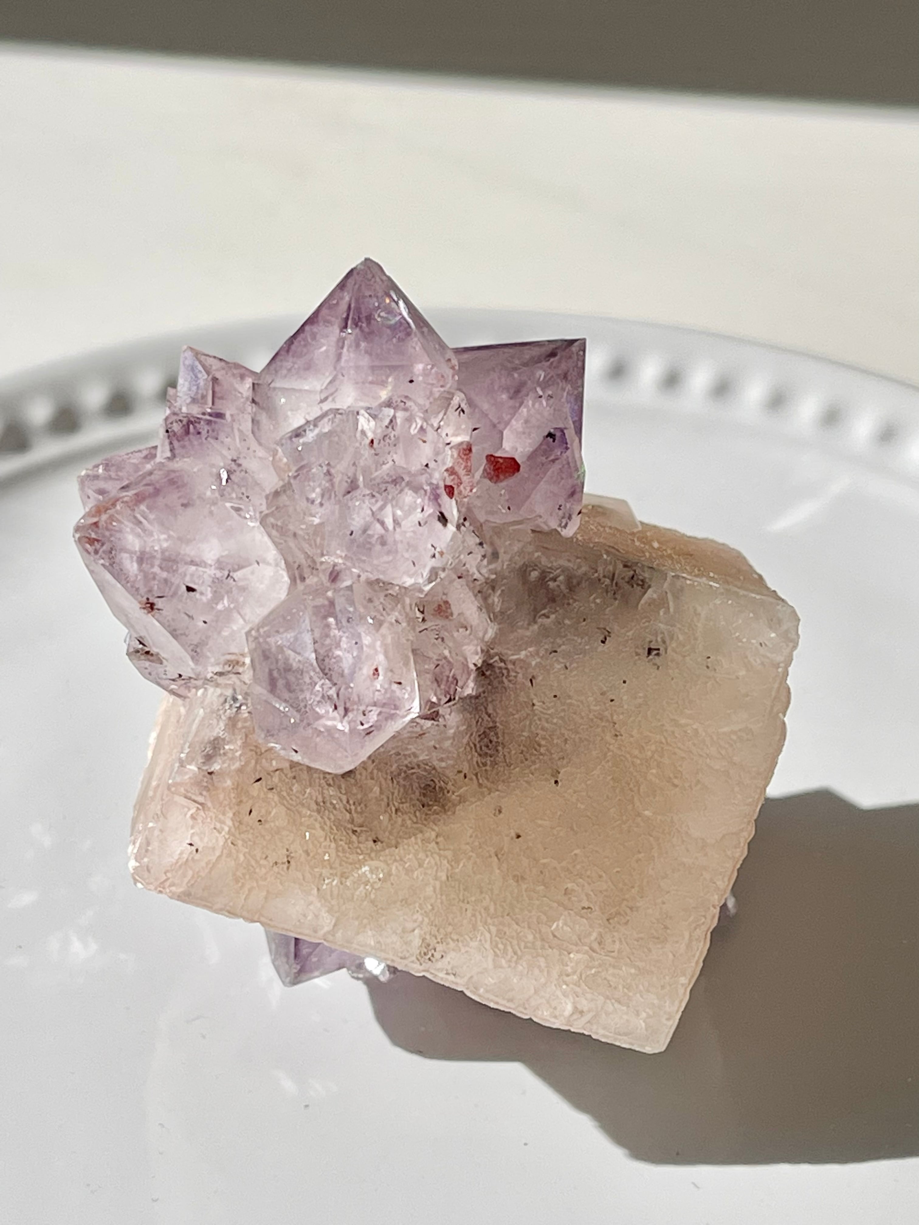 ブラジル産　ピンクスクエアカルサイト共生フラワーアメシスト