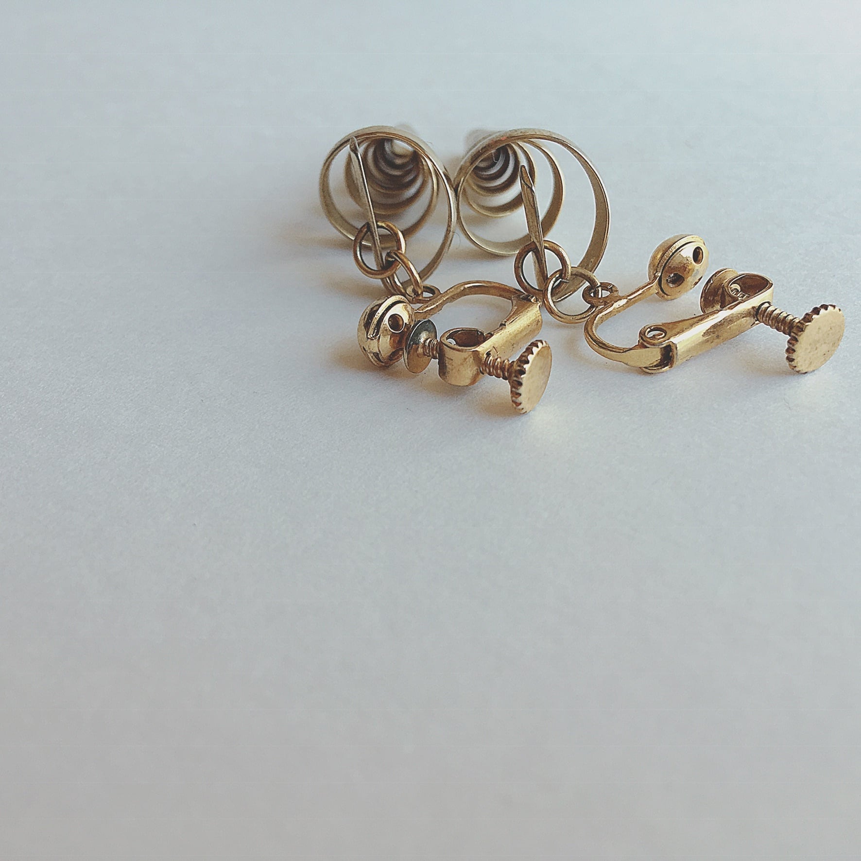 Vintage gold tone spiral earrings ヴィンテージ ゴールド スパイラル 螺旋 渦 イヤリング t27 b483  OBAKEPEACH