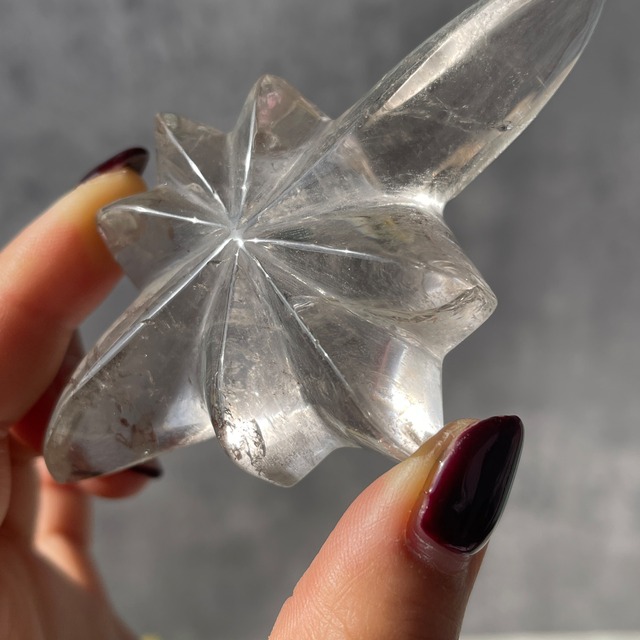 ブラジル・ミナスジェライス州 セラデカブラル産 スモーキークォーツ『流れ星』スタンド付き｜ライトカラー