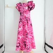 フラダンス 衣装 Avivare アビバーレ ワンピース ドレス ピンク系 ワントーン フリル ブローチ 花柄 ボリューム かわいい 華やか 鮮やか 明るい 紫 白 ハワイアン アロハ ハワイアンプリント フラ ダンス レッスン 練習 パープル系 ホワイト系