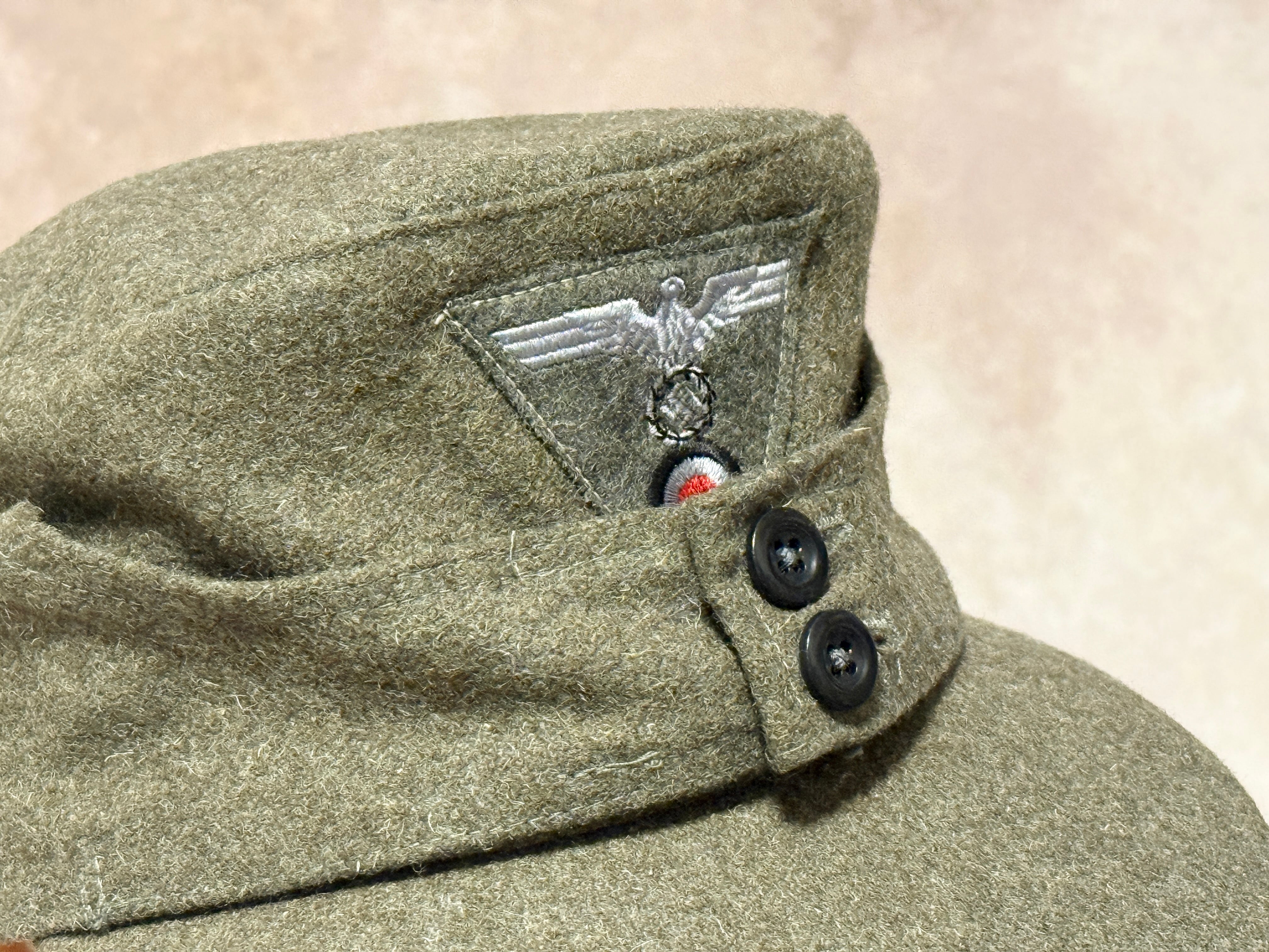 USED】WWII ドイツ軍 M43規格帽 陸軍ワンピース刺繍徽章つき 58cm