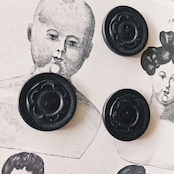 フランス 1900s 幾何学の黒花とgalalithe製ボタンセットe アンティーク