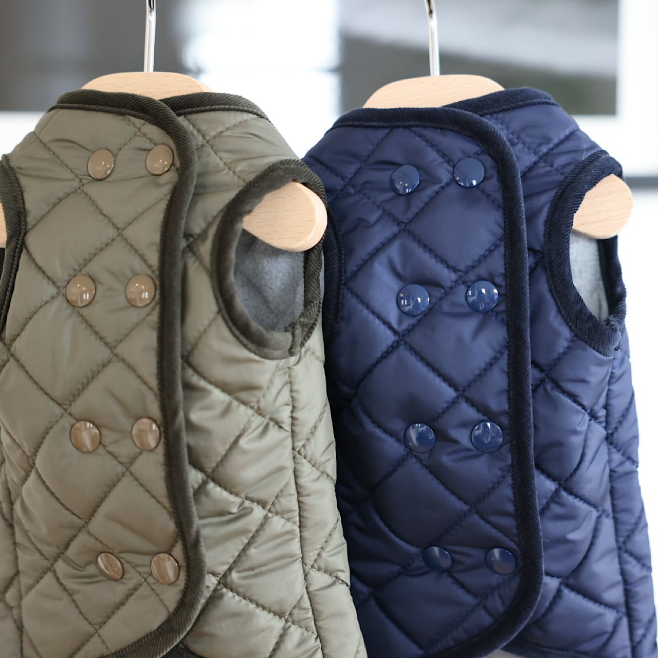 ダックスフンド柄　キルティングジャケット　カーキ ダックスフンド柄 キルティングジャケット カーキ ダックスフンド柄