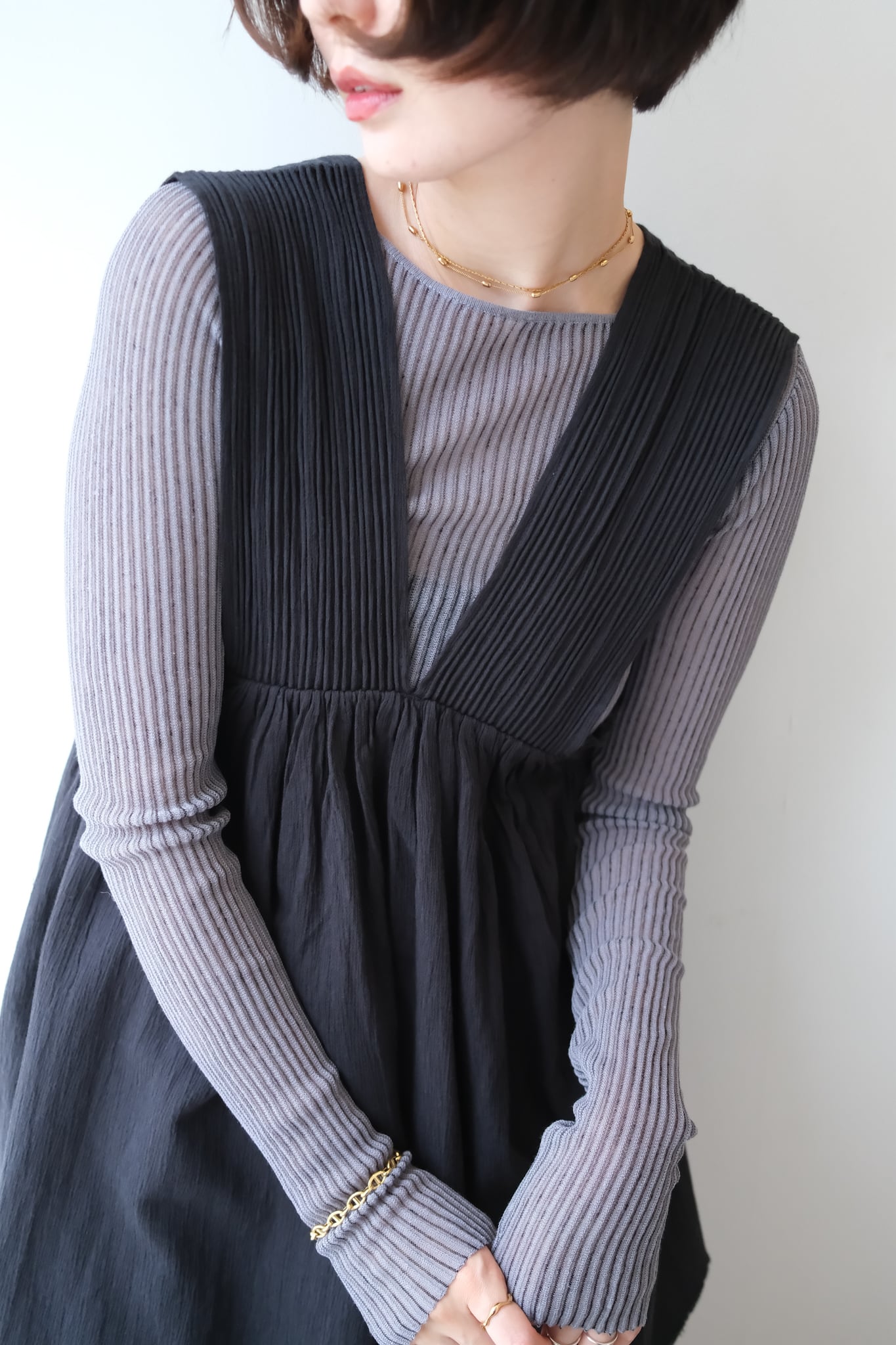 Hella cotton crepe gather top コットンクレープギャザートップス