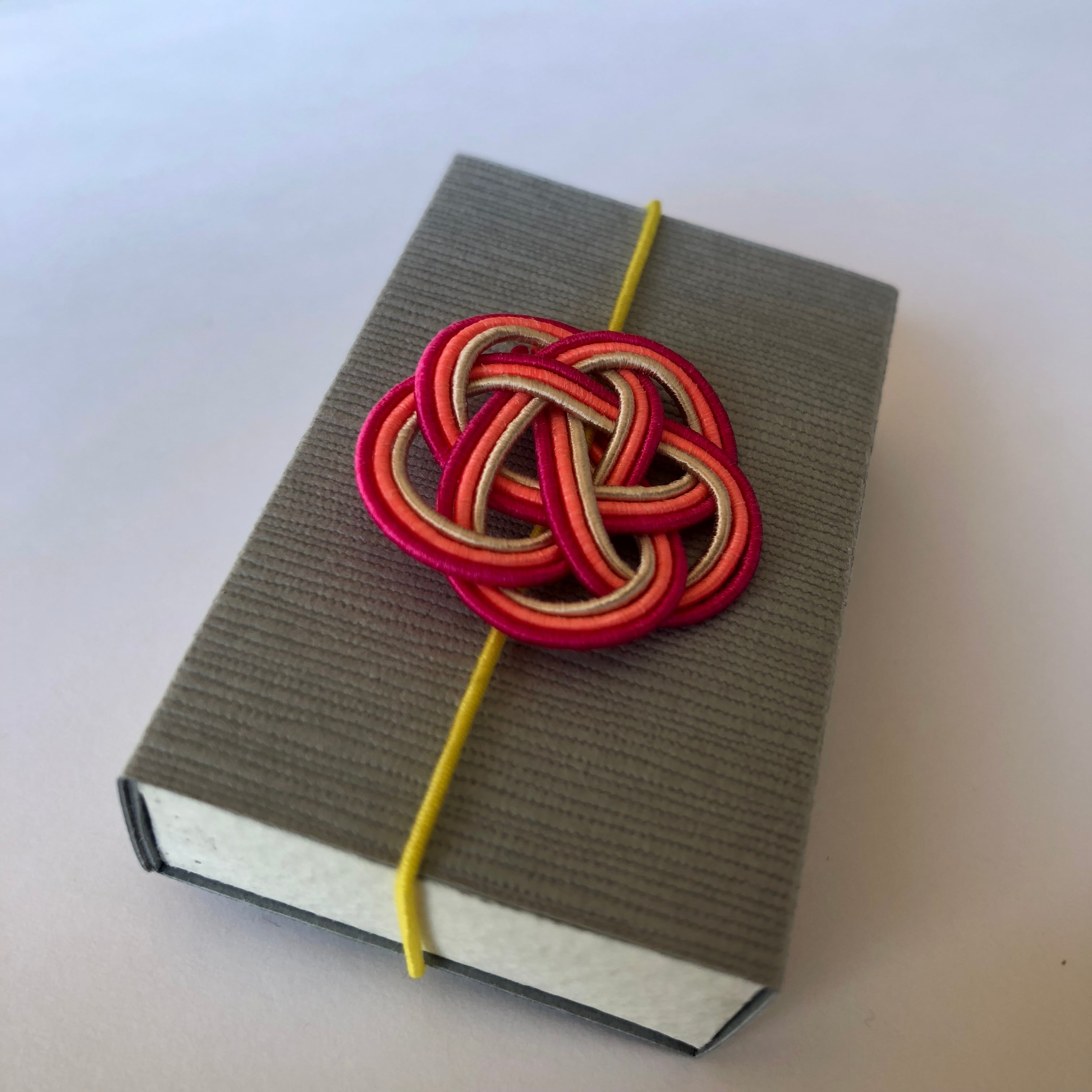 繋　(繁忙期中コメント返信遅れる場合あり コンパクト法螺貝　赤紐極小セット No.121 法螺貝（ほら貝） 13インチ | 神棚・神具の製造販売通販なら