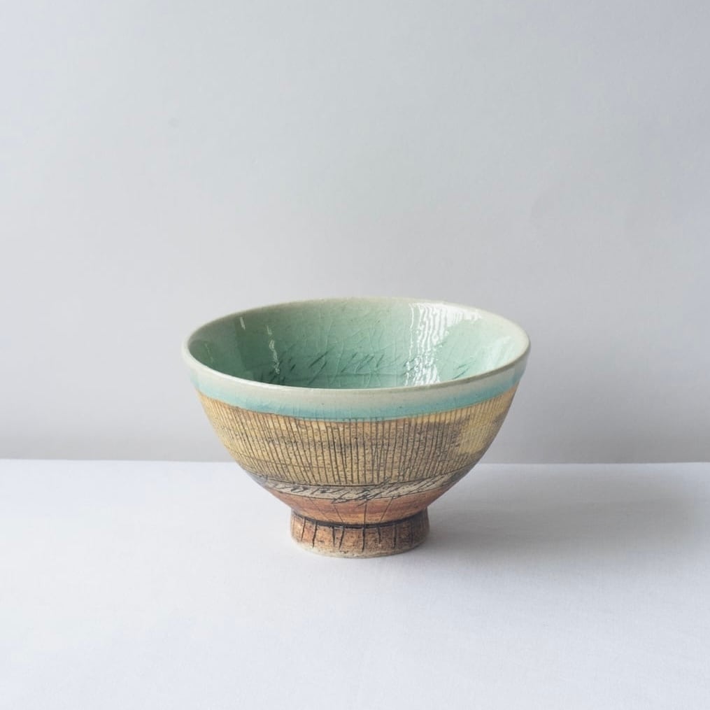 線刻のご飯茶碗【水色】 | Kamani | 多治見で営む 美濃焼器のWebショップ
