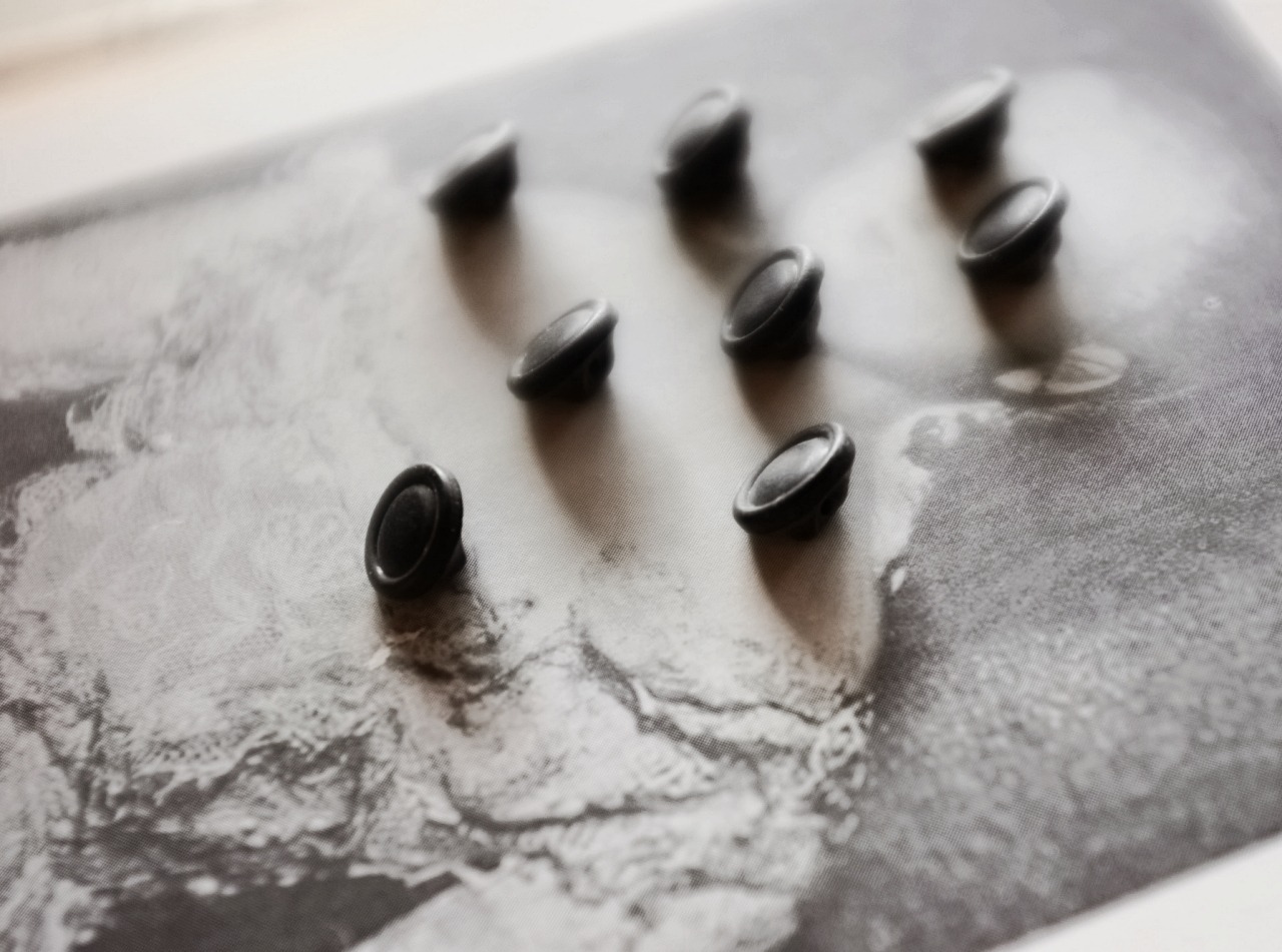 1900s フランス 漆黒の満月と世紀末的黒ボタンセット jais フレンチジェット アンティーク