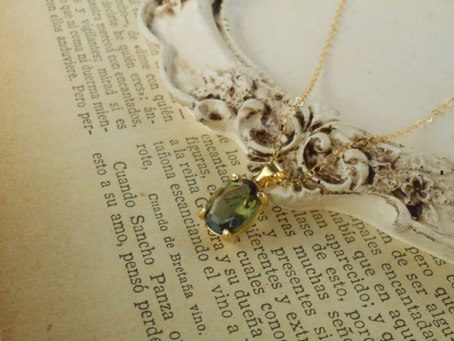 送料無料 宝石質 モルダバイト オーバルファセットカット 14kgfネックレス 宇宙の彼方から Grass Four