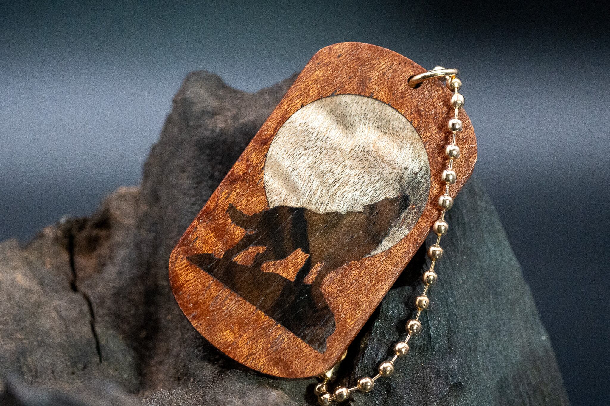 ※【アフリカの神宿る木】ブビンガ ドッグタグ 象嵌 月と狼