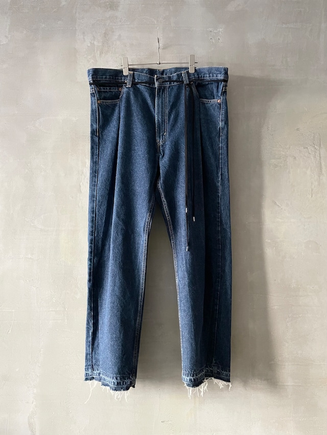 TrAnsference darts tapered tack baggy denim pants - indigo