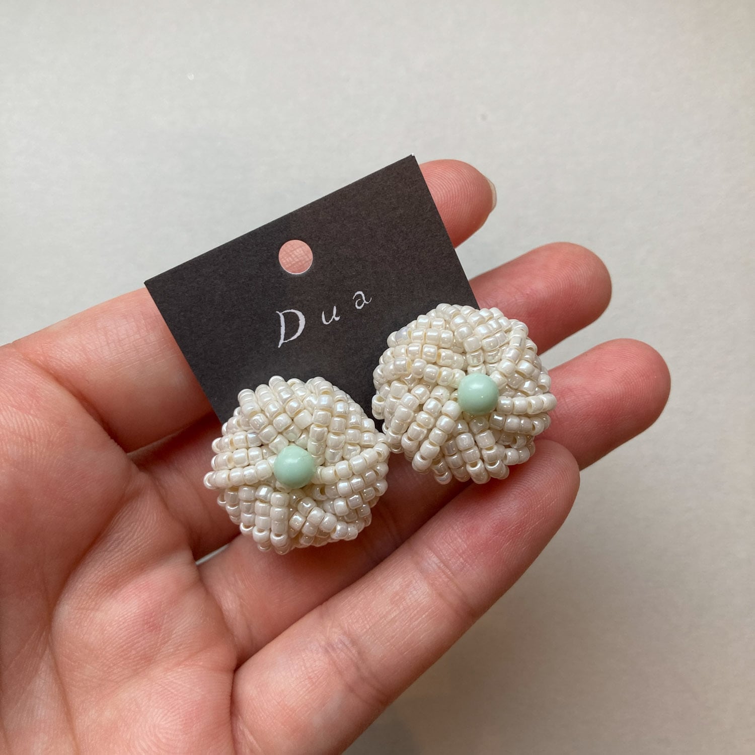 Duaオリジナルシャワー台カボションのお花モチーフ風〈イヤリング