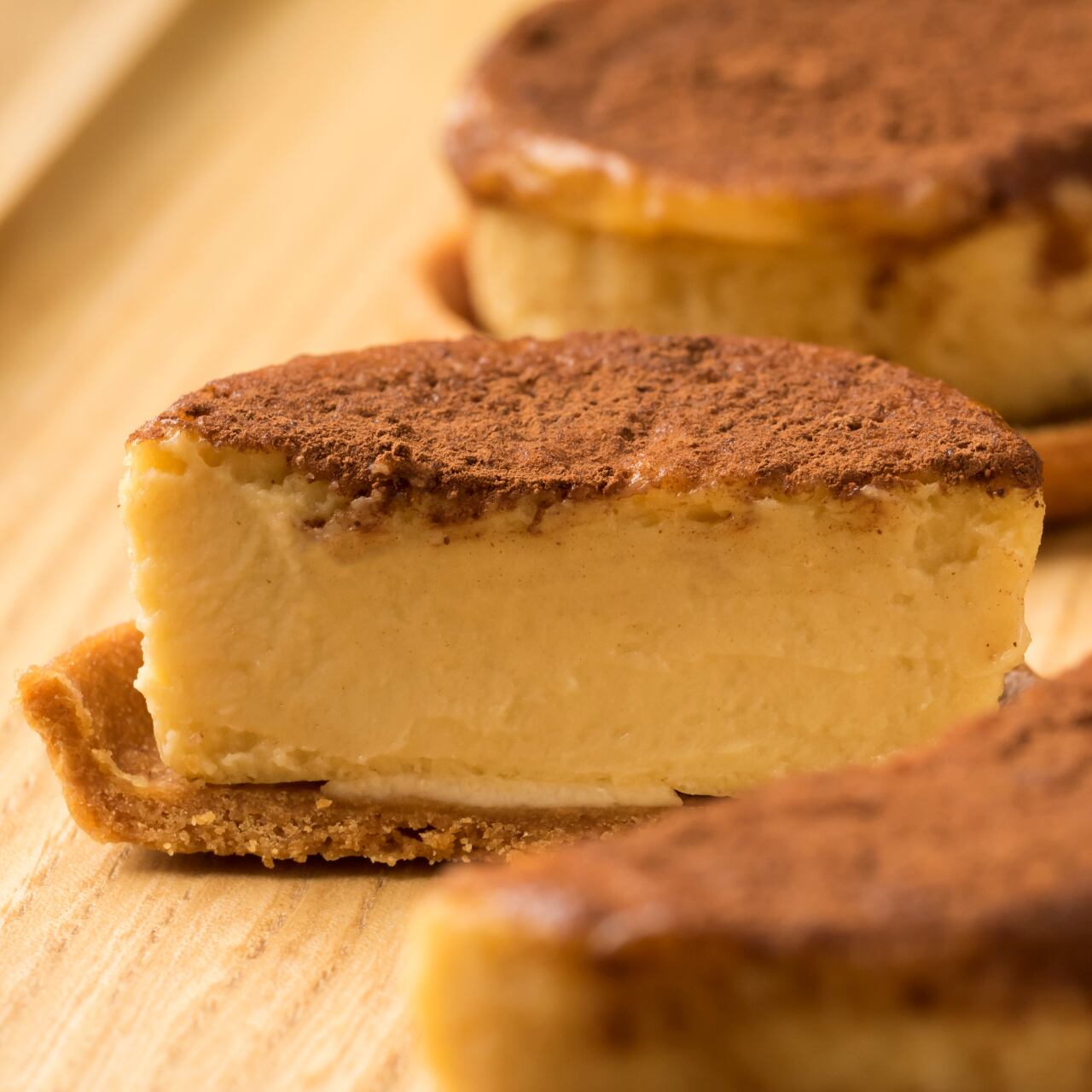 チーズケーキ　8/10まで ふわっふわのスフレタイプのチーズケーキ♪＜半生ちーず20個（10個×2箱