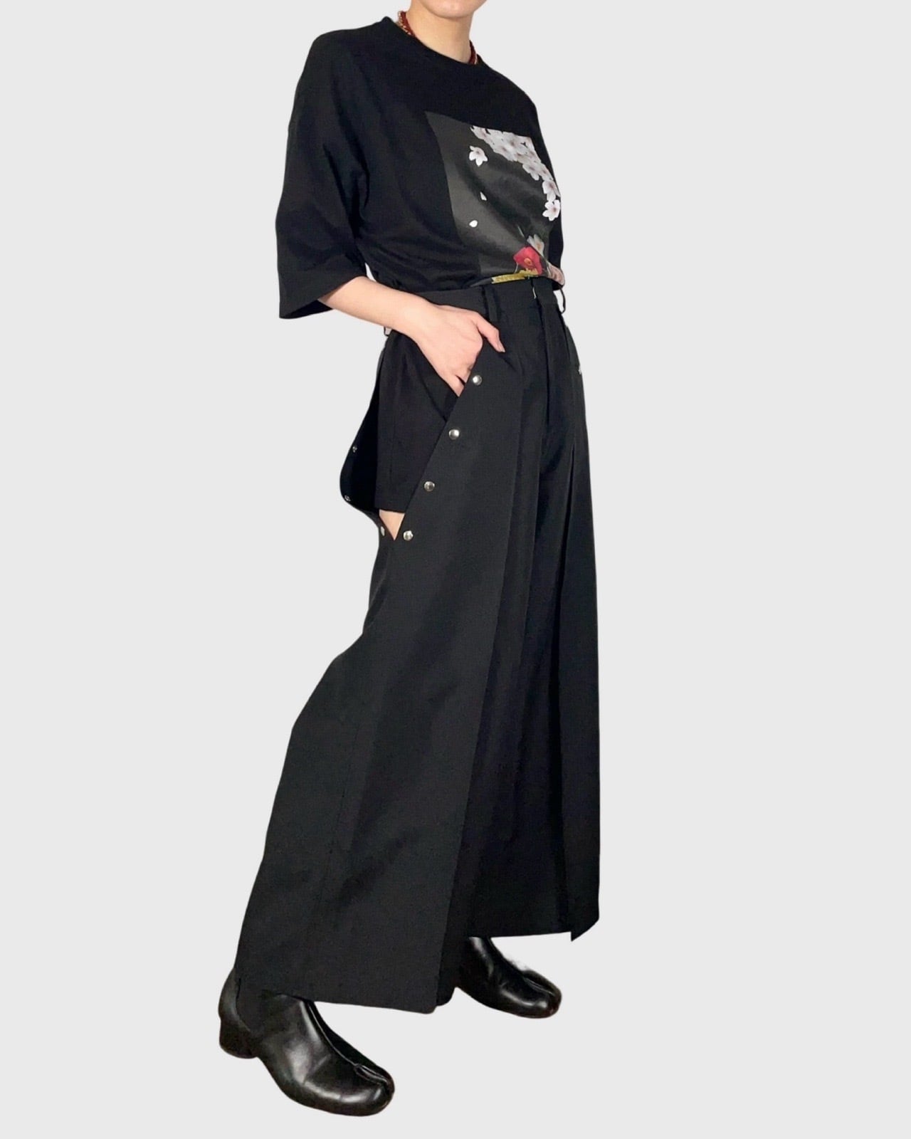 袴風脇開きパンツ Hakama Wide-Legged Pants With Buttoned Side
