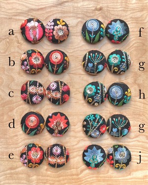 野花刺繍野耳飾り　