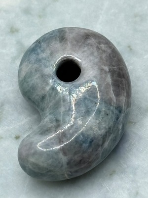 希少 糸魚川翡翠 〜勾玉〜 入りコン沢 青 004