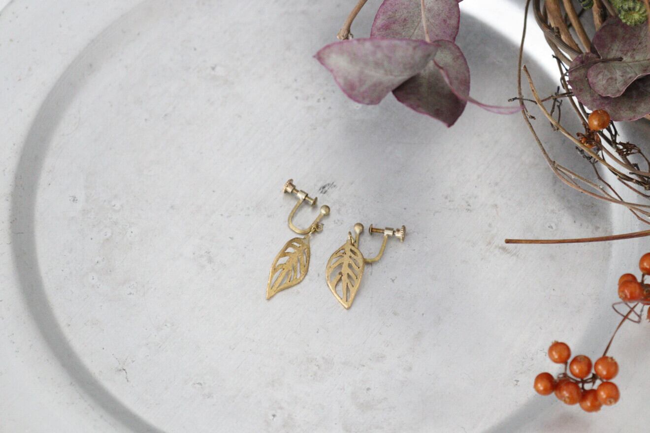 0202 ハナミズキ葉イヤリング