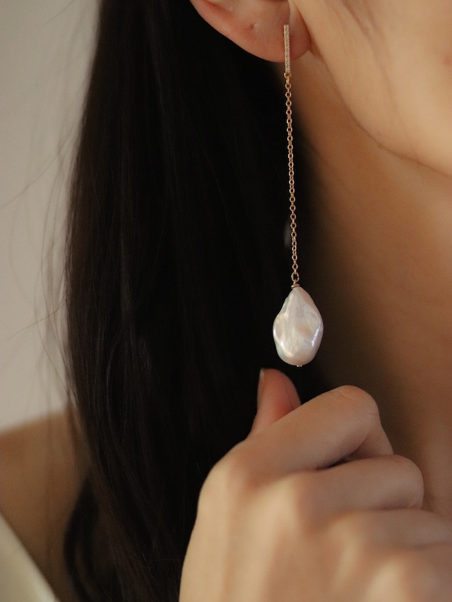 pearl × chain accessory