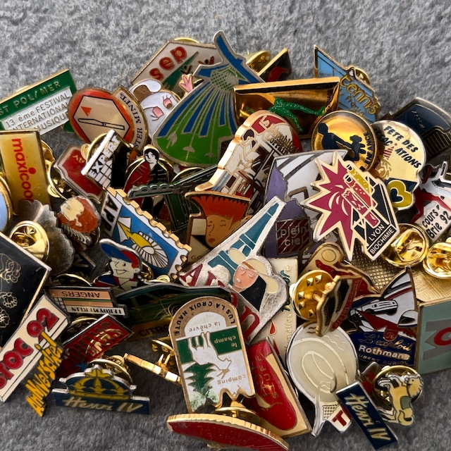 50個  フランス雑貨 ヴィンテージ  ピンバッジ ピンズ France pins  Pin badge vintage 古着 通販 リメイク ブローチ  アタッチメント付属 雑貨2601017_2511007-8