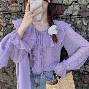 レディース トップス シャツ ブラウス 長袖 ベルスリーブ Vネック 襟なし フレア 透け感 薄手 かわいい 大人可愛い きれいめ 上品 おしゃれ ガーリー エレガント 存在感 抜け感 ロマンティック フェミニン 花柄 フラワー 総柄 春 夏 秋 ロングシーズン 学生 デート お出かけ イベント 女子会 休日 ホテル ショッピング コンサート ライブ お花見 カフェ 韓国 オルチャン プレゼント プチプラ 普段使い 着回し モテ 清楚 インスタ映え フリーサイズ 春カラー パープル