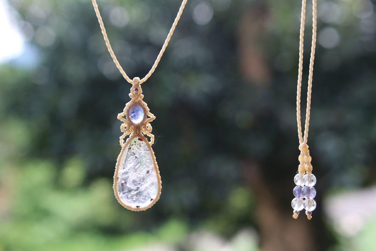 Inclusion quartz & Tanzanite super micro macrame pendant