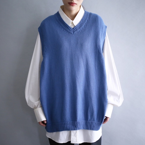 good blue coloring loose knit vest