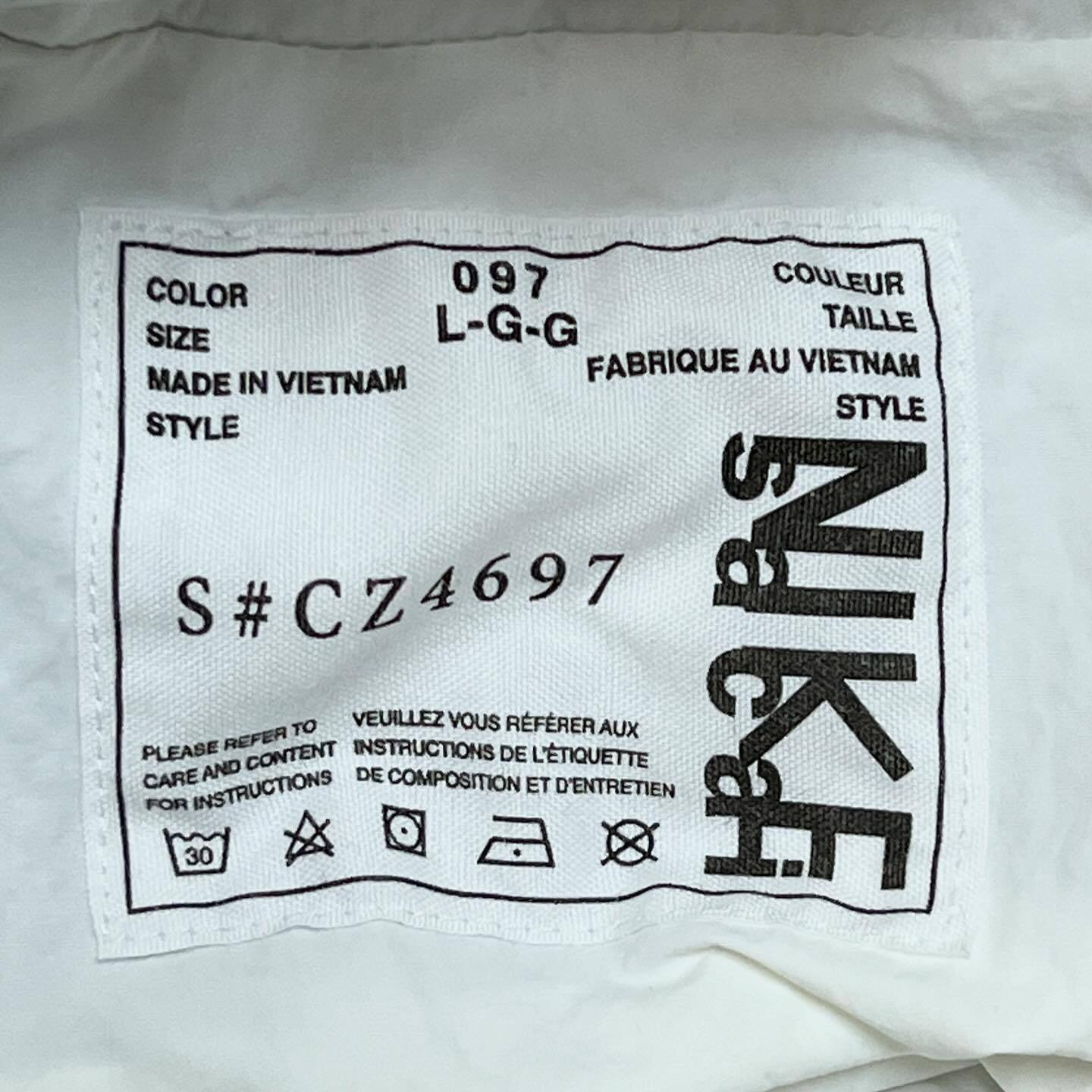 sacai x NIKE 21AW CV5686-097 Layered Bomber Jacket | A WORD sacai x NIKE 21AW CV5686-097 Layered Bomber Jacket | A WORD