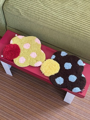 rug poster / dot flower