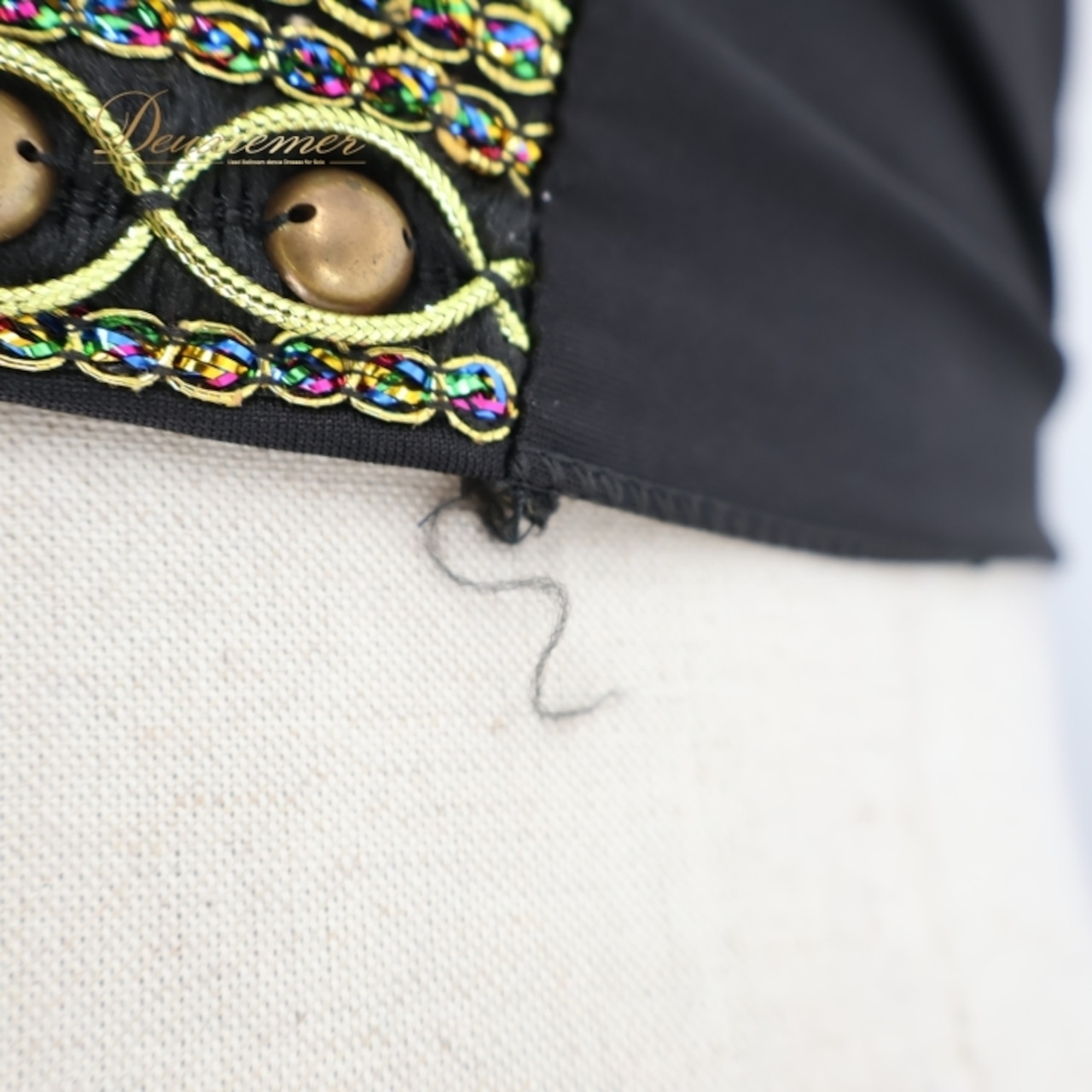 ベリーダンス 衣装 トップス ヒップスカーフ セット ブラック系 トライバル カラフル レース 花柄 豪華 装飾 タッセル かわいい 黒 赤 金 キラキラ 練習 レッスン ステージ イベント レッド系 ゴールド系