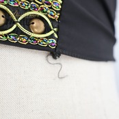 ベリーダンス 衣装 トップス ヒップスカーフ セット ブラック系 トライバル カラフル レース 花柄 豪華 装飾 タッセル かわいい 黒 赤 金 キラキラ 練習 レッスン ステージ イベント レッド系 ゴールド系