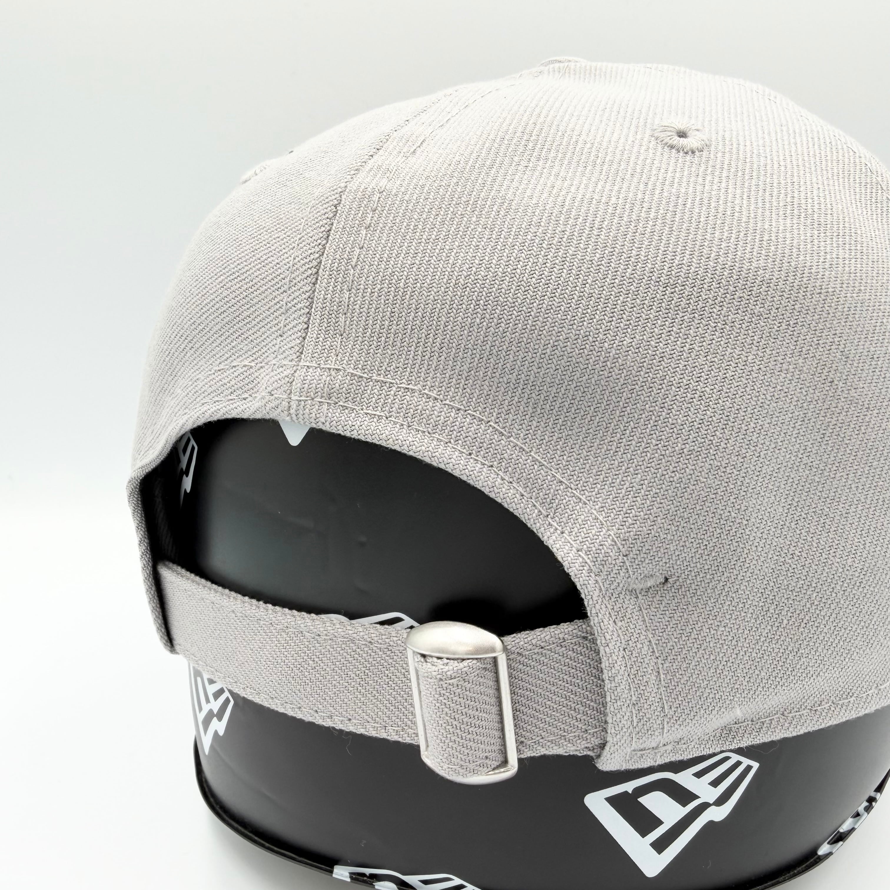 NEW ERA 9FORTY/940 ラインストーン/Rhinestone クラシックロゴ Gray