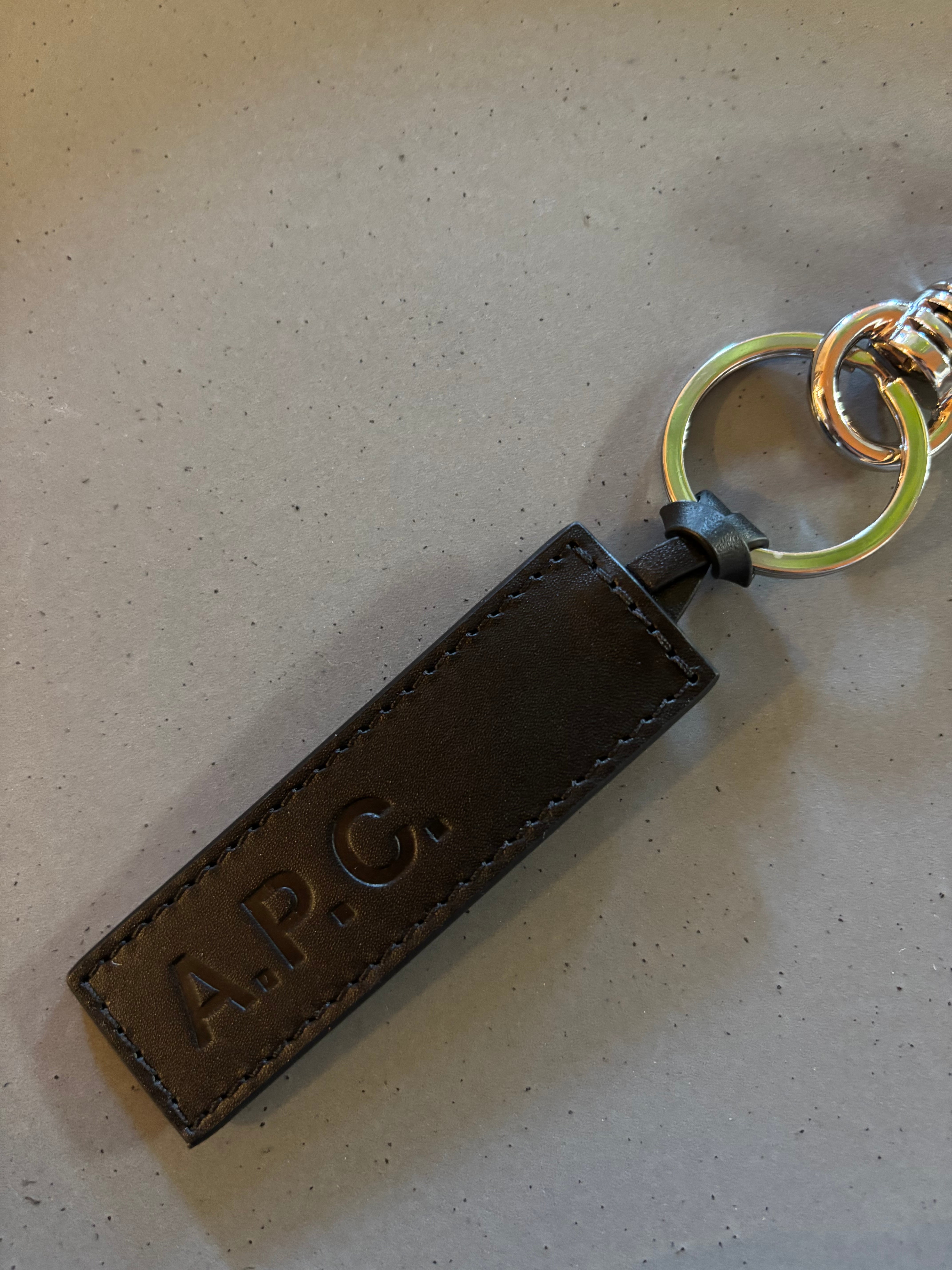 A.P.C.【キーリング】 | LARGE LAB TOWN