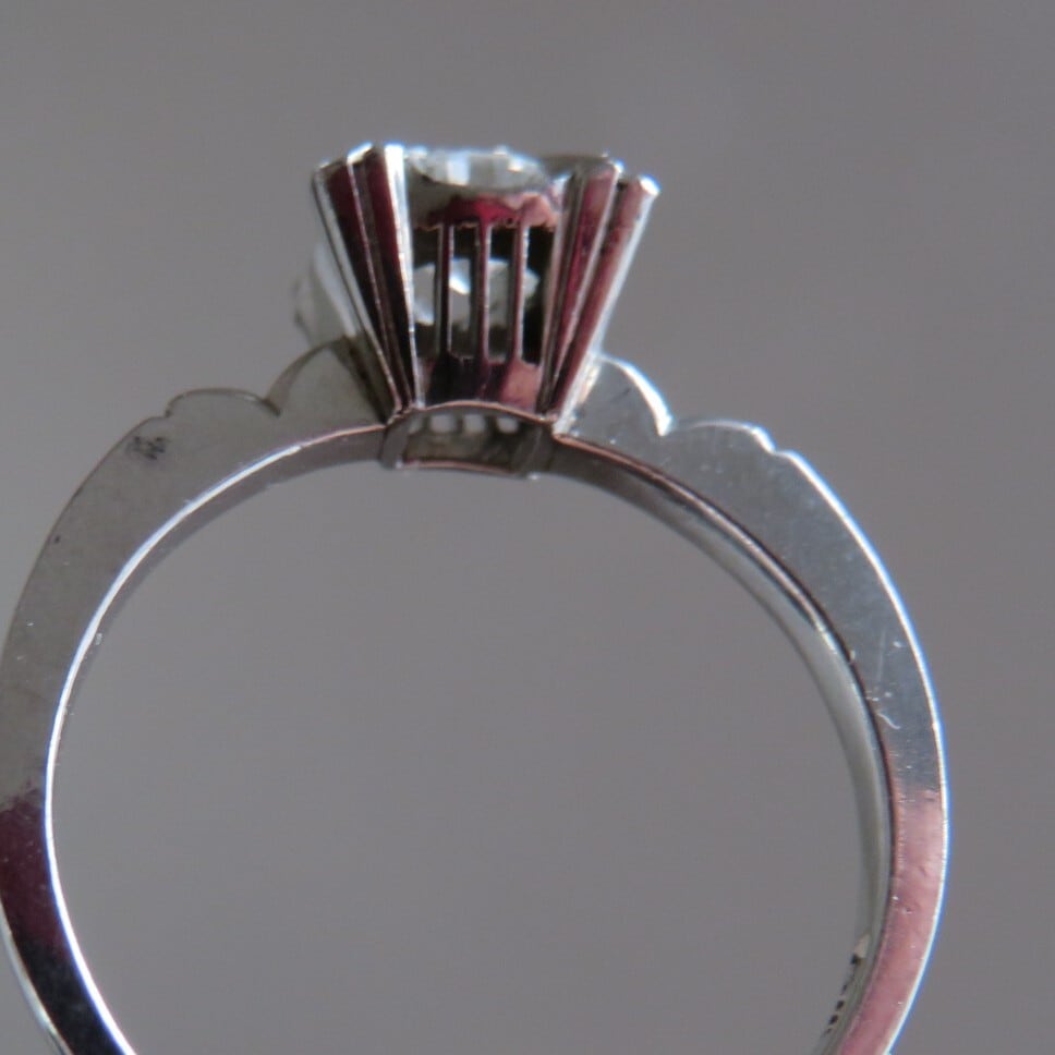 ヴィンテージ Ptにダイヤモンド三分石鬼爪リング