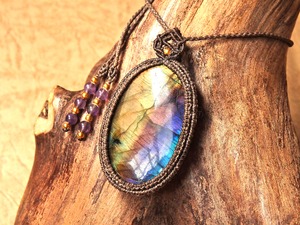 マルチカラーラブラドライト マクラメペンダント