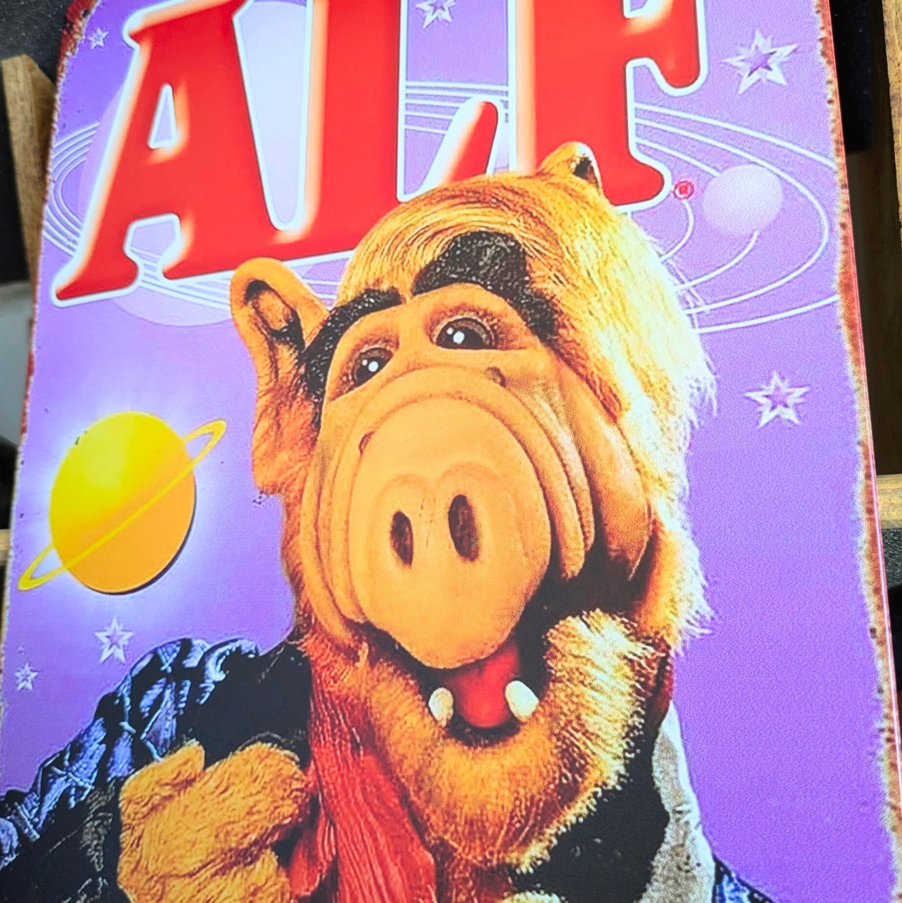 送料無料!ちょうどいいブリキ看板 ビンテージ加工【アルフ(ALF)】〚アメリカン雑貨 アメトイ〛