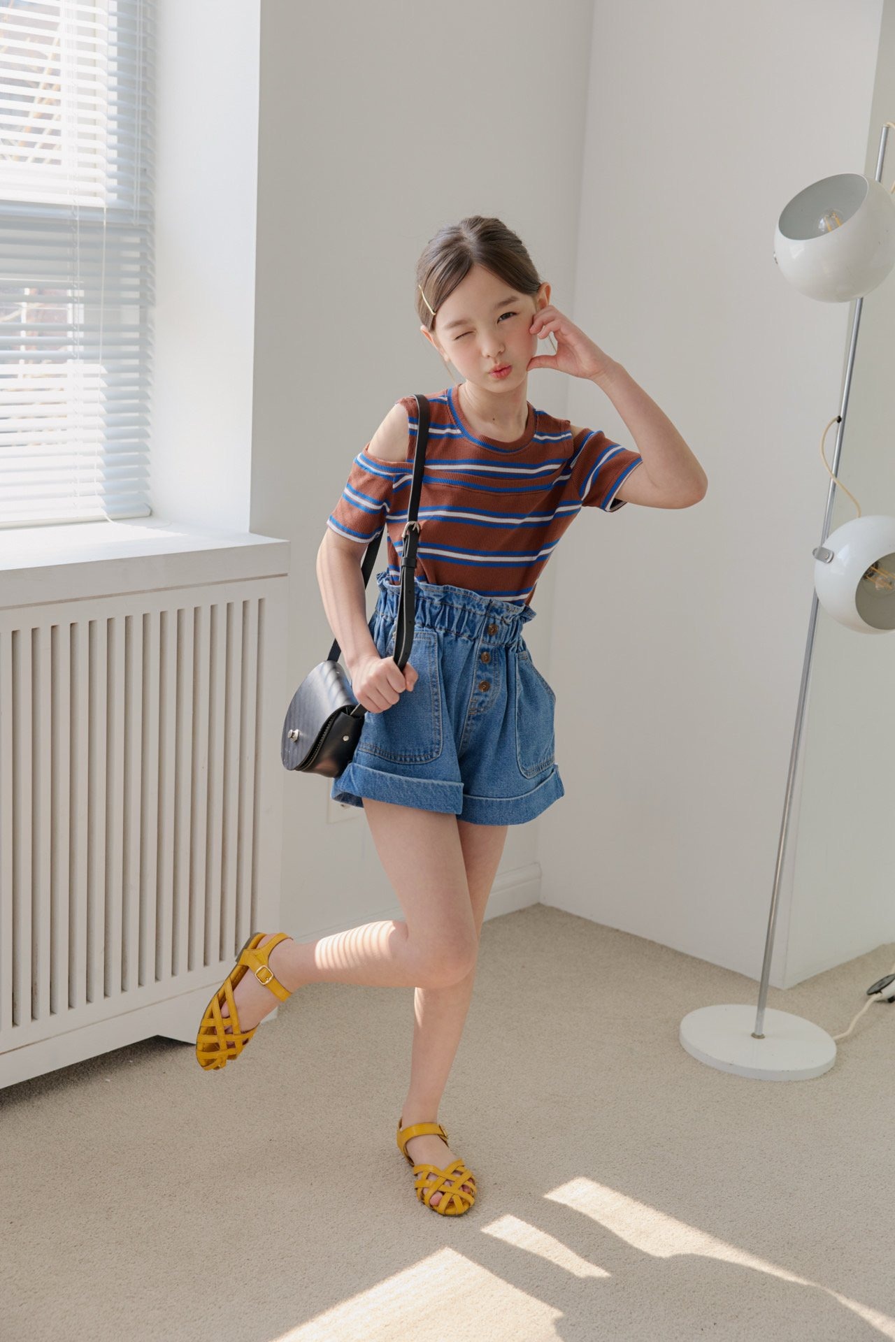 [DOREDORE] Striped shoulder cutout top (17/19) / [도레도레] 단가라어깨트임티 (17/19)