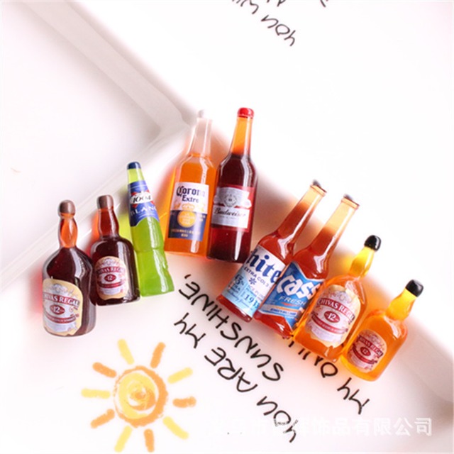 樹脂製の仮想酒瓶アクセサリー
